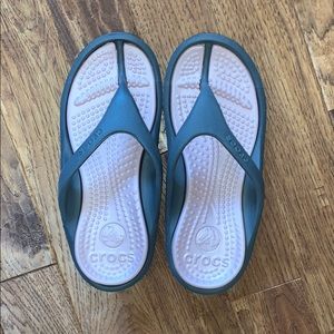 Crocs pink and gray thong style flip flops size 7